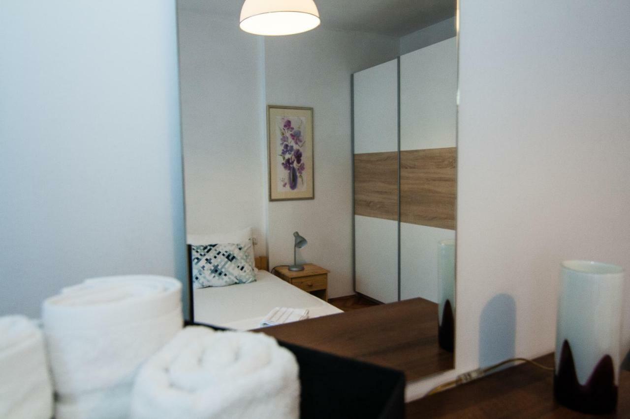 New Renovated 15 Min From On Foot Appartement