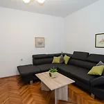 New Renovated Apartment 15 Min From Beach On Foot